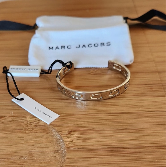 NWT Marc Jacobs Silver Tone Bangle. - Picture 2 of 8